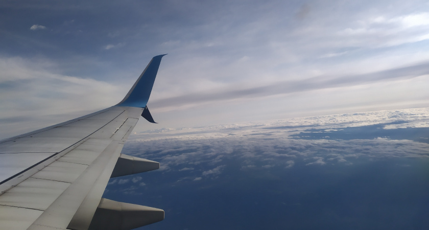 Стюардесса рассказала, почему в самолет нельзя надевать джинсы или кроссовки