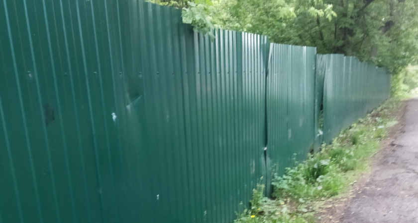 Почему дешёвый профлист служит дольше дорогого: правда о сроках