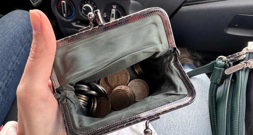 Карманы будут пустые: 6 вещей, которые нельзя отдавать, иначе в доме не будет денег
