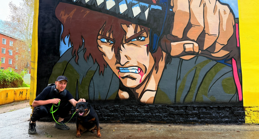 "На 15 арт-объектов потратил всего 70 тысяч рублей": в Чепецке уличный художник создает шедевры на старых постройках 