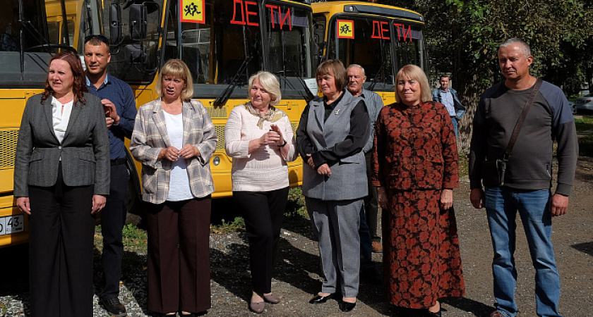 Семь новых автобусов пополнили школьный парк Кировской области