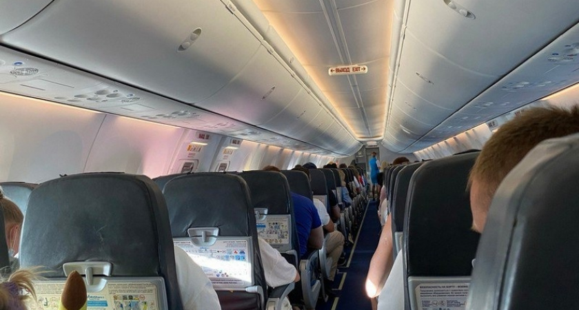 Стюардесса раскрыла шокирующую правду: вот почему в самолет ни в коем случае нельзя надевать джинсы и кроссовки