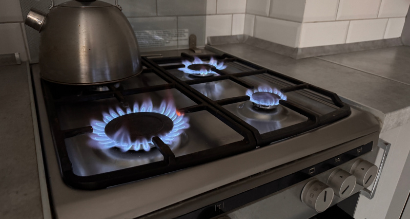 Почему не стоит сразу выключать плиту после готовки: простой способ улучшить вкус и сэкономить энергию