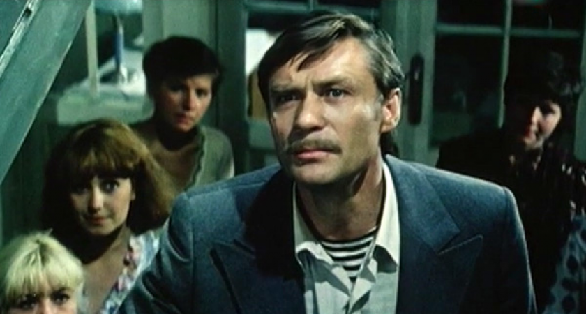 Почему советские ткачихи возненавидели фильм «Одиноким предоставляется общежитие» (6+)