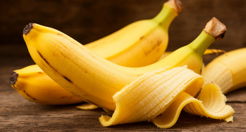 Банановую кожуру посыпаю солью — весь август не нарадуюсь своей смекалке: лучший лайфхак для лентяев