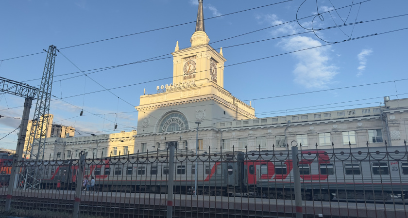 «Что такого, это же мои родственники»: к соседке по СВ пришли трое из плацкарта