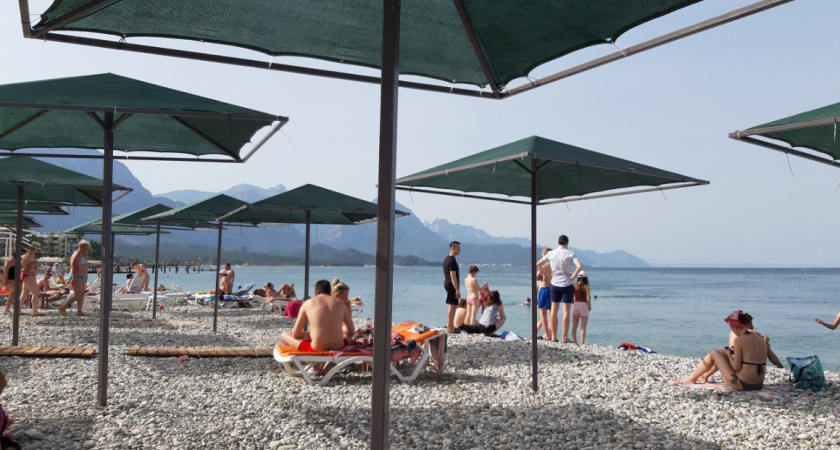 «Снова русские!»: 8 привычек наших туристов, которые бесят горничных и охранников в турецких отелях