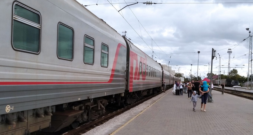 «Сувениры на память»: пассажиры прихватили подстаканники после жалоб на плохой сервис