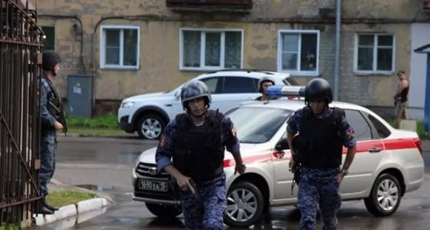 В Кирово-Чепецке посетитель бара кидался в девушку стеклянными бутылками