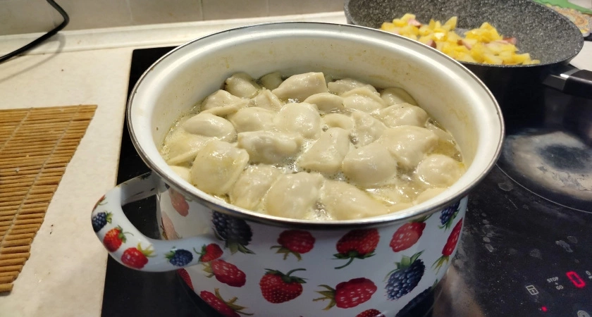 Купила на пробу два вида пельменей «Звениговские». Делюсь честным вердиктом — стоит ли брать