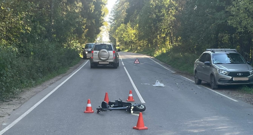 В Кирово-Чепецке пенсионер на электросамокате попал под машину
