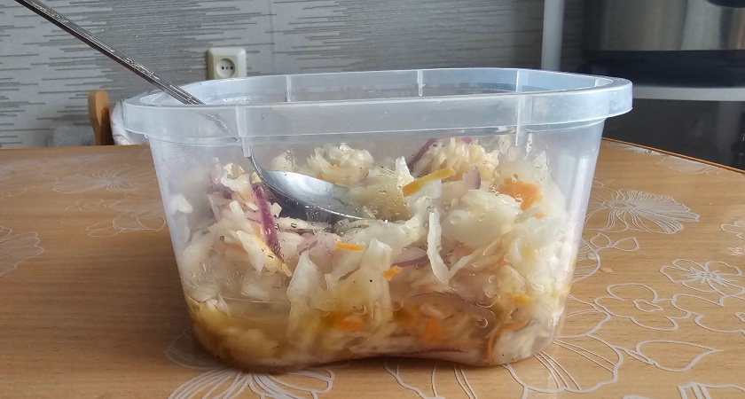 Состав идеальный, а вот вкус хиленький: что не так с хваленой капустой из «Чижика»
