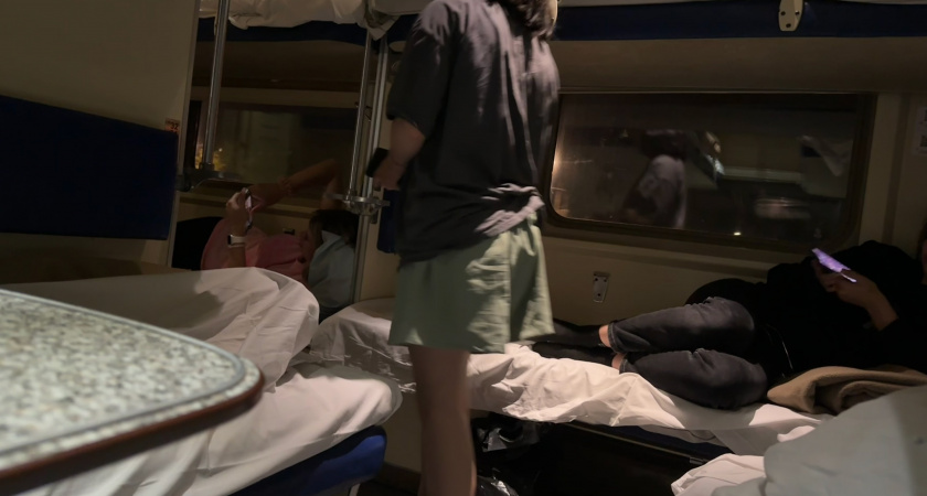 Гениальное решение: как поступил мужчина, которого попросили уступить нижнюю боковую полку