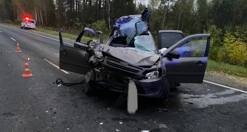 Трактор смял легковушку на трассе под Кикнуром: один погиб, двое пострадали