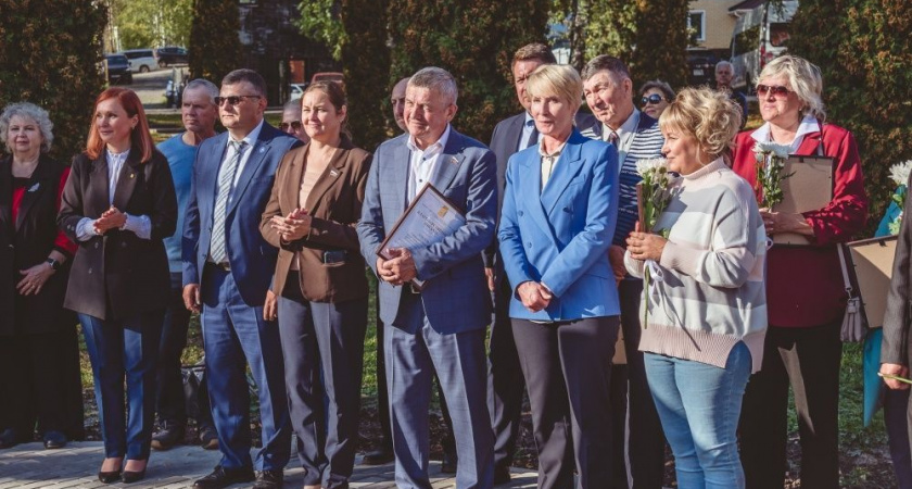 В Нововятском районе торжественно открыли аллею Почета