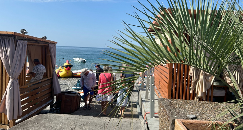 Лазаревское в октябре: плюсы, о которых молчат турфирмы, и минусы, о которых стоит знать