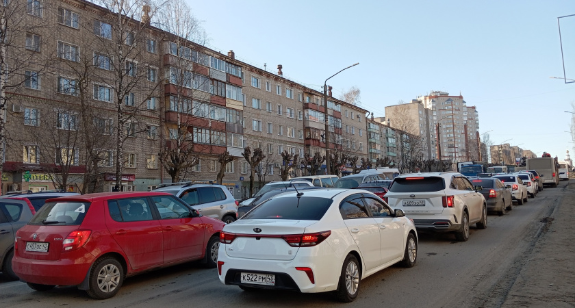 Две сплошные и пунктир посередине: что означает странная разметка, которая появилась на российских дорогах