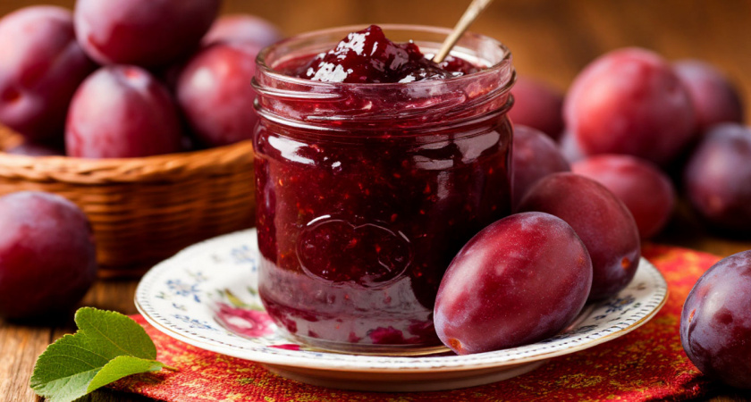 Варенье из слив без единой добавки: густое, как мед, и с насыщенным вкусом - только 2 ингредиента