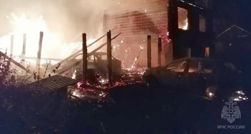 Отец и сын-школьник сгорели заживо в собственном доме в поселке Арбаж