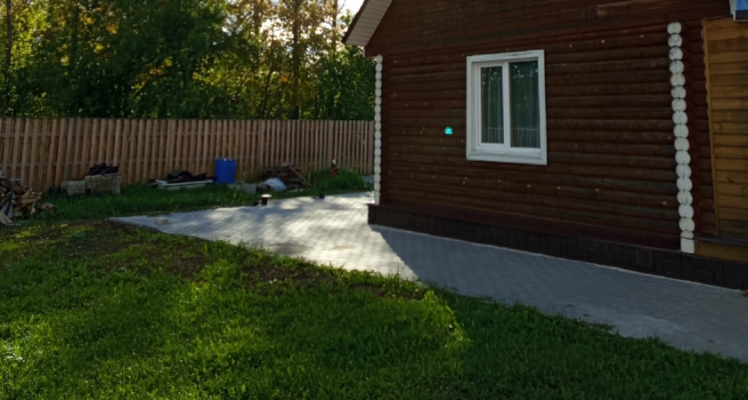 Залил отмостку — сказал дому «прощай». Одна невидимая ошибка, которая медленно разрушает ваш новый дом