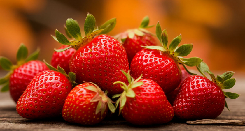 Осень — время стратегии: как правильно подготовить клубнику и многолетники к зиме, чтобы избежать потерь урожая