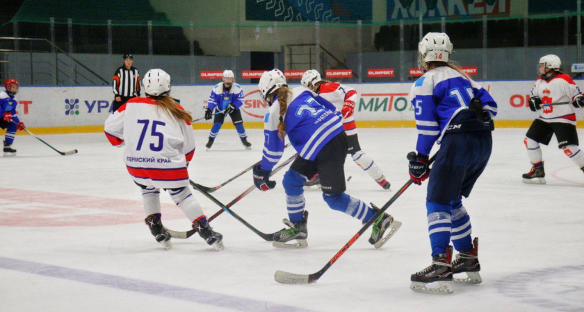 1 октября в Кирово-Чепецке открылся турнир по хоккею "Хрустальная тиара" (16+)