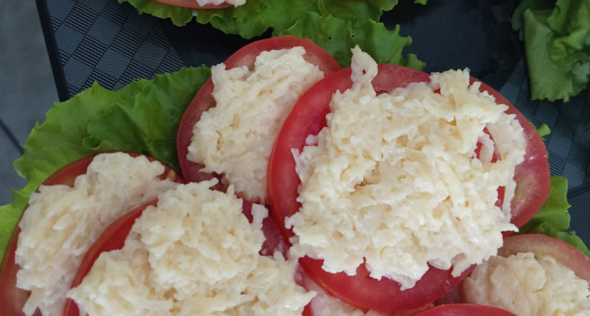 Бабушка из деревни поделилась рецептом закуски: готовится на каждый праздник, стоит копейки, съедается первой