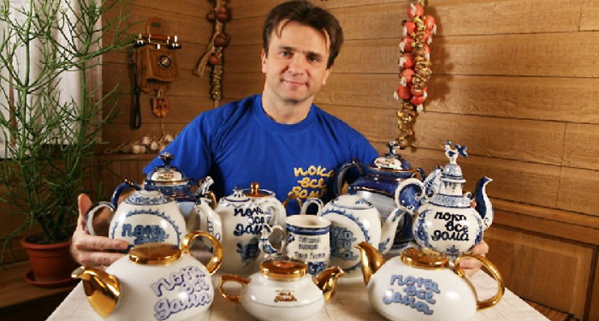 Как изменился Тимур Кизяков: обвинение в растрате 110 млн для сирот и роман с замужней - история ведущего «Пока все дома» (6+)