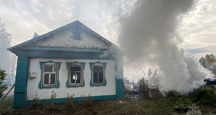 В Малмыжском районе женщине удалось вывести ребенка из горящего дома