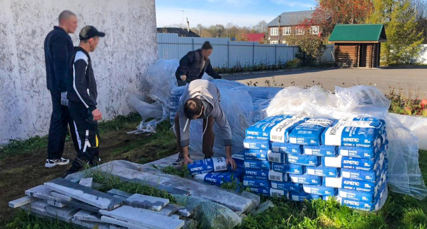 Осужденные в Кировской области восстанавливают сельский храм