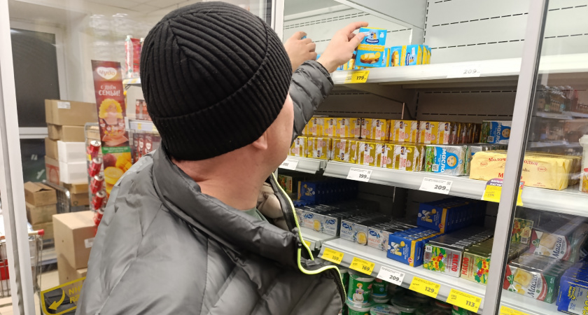 Беру фонарик и иду в магазин: показываю, как с его помощью узнать настоящее сливочное масло