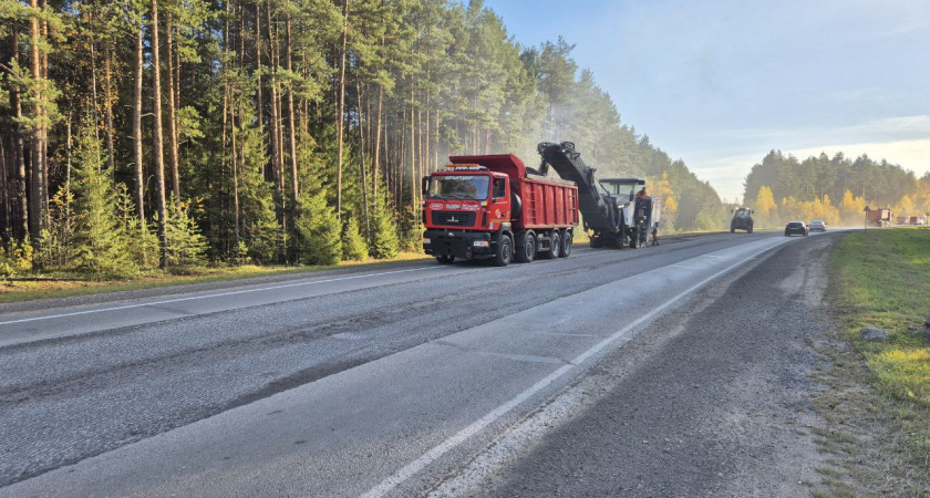 Под Кирово-Чепецком ремонтируют участок дороги