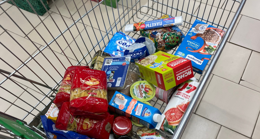 "Светофор" к Новому году готов - гирлянды и шары раскупают быстрее, чем горячие пирожки: рассказываю, что тут интересного 