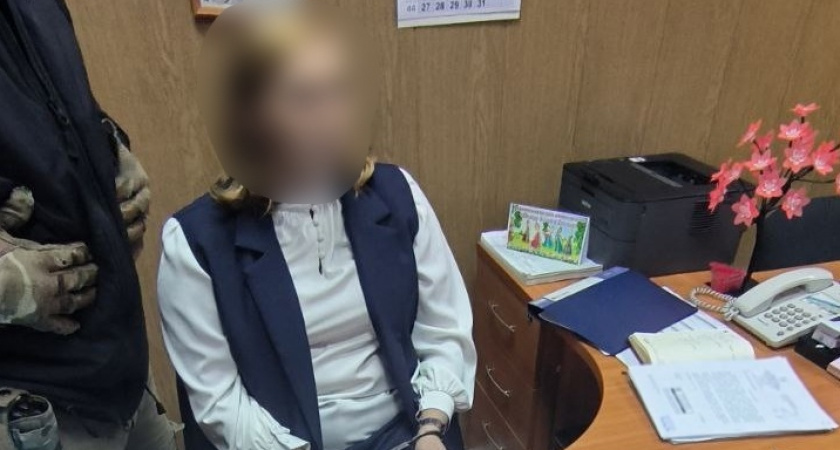 В Кировской области замглавы округа с поличным задержана при получении взятки