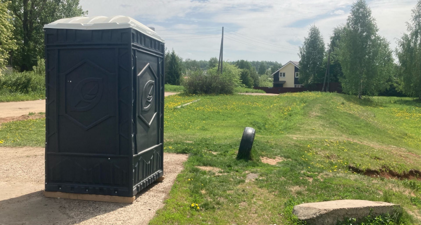 Что добавлять в дачный туалет, чтобы отходы растворялись и запаха не было: эффективные средства 