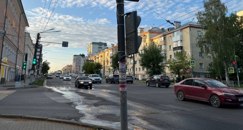 Почему водители выбирают черные и красные машины и как это влияет на манеру вождения - проверьте себя