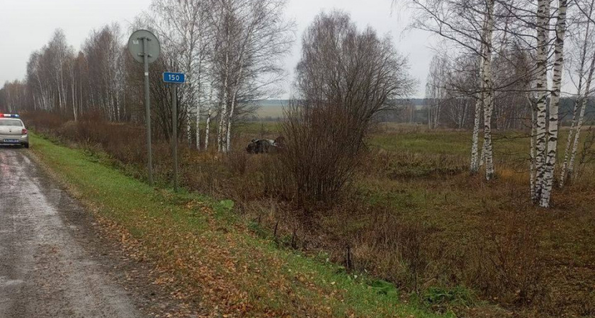 Один погиб и двое пострадали при опрокидывании легковушки в Зуевском районе