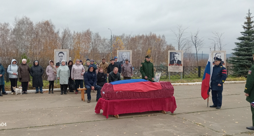 В Кировской области в последний путь проводили двух земляков, павших в ходе СВО