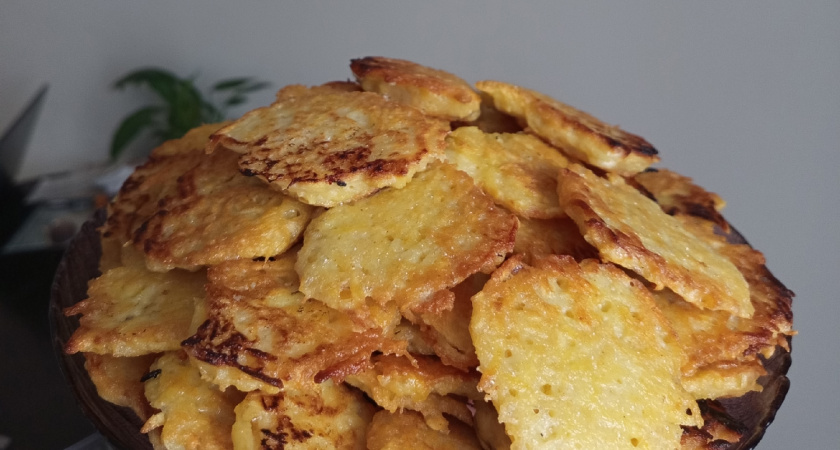 Драники хрустят 2 часа и в кашу не превращаются: не пропускайте этот шаг, если хотите золотую корочку