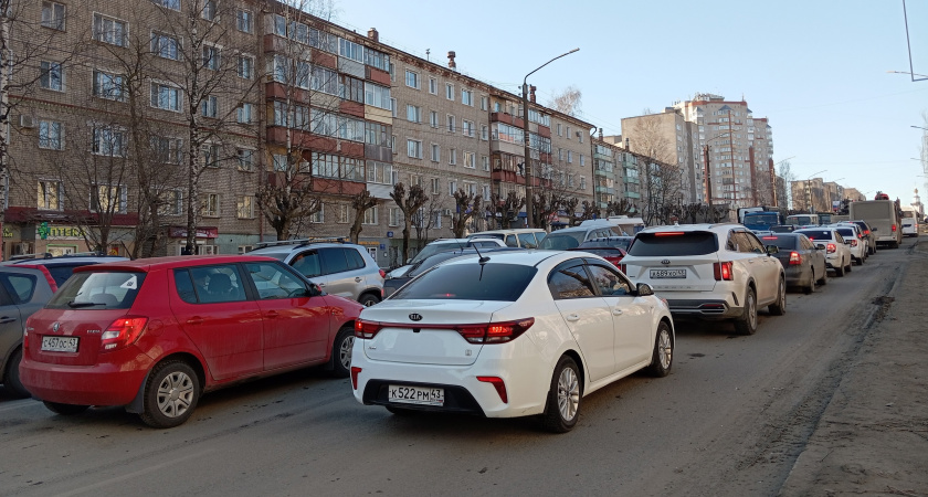 500 рублей за “забывчивость”: эксперт объяснил, почему ближний свет должен гореть даже под солнцем