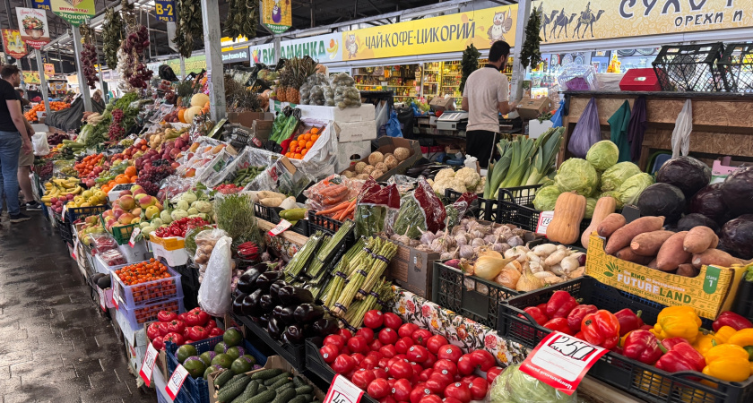 «Сладкая улыбка, гнилой товар»: таджик с рынка раскрыл, как продавцы обманывают покупателей. Жаль я раньше не знал