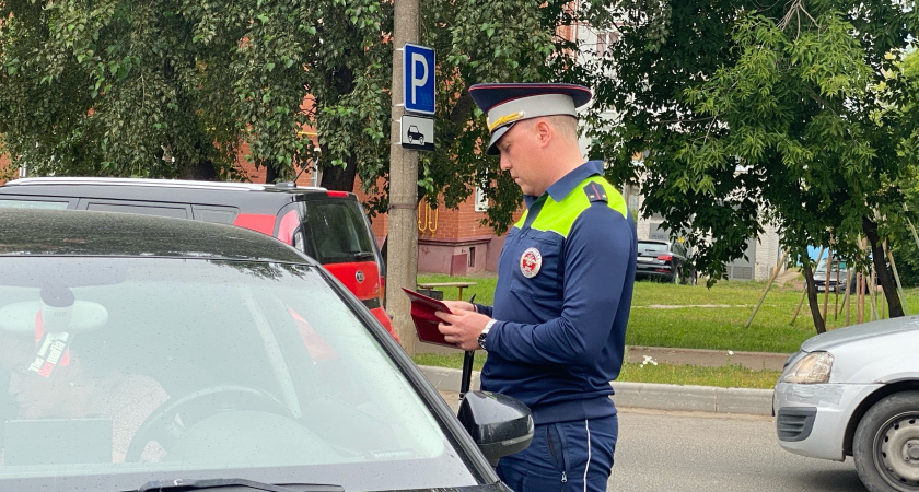 Не попадись в ловушку ГАИ: зачем инспектор спрашивает «Куда едете?» и какой ответ надо дать