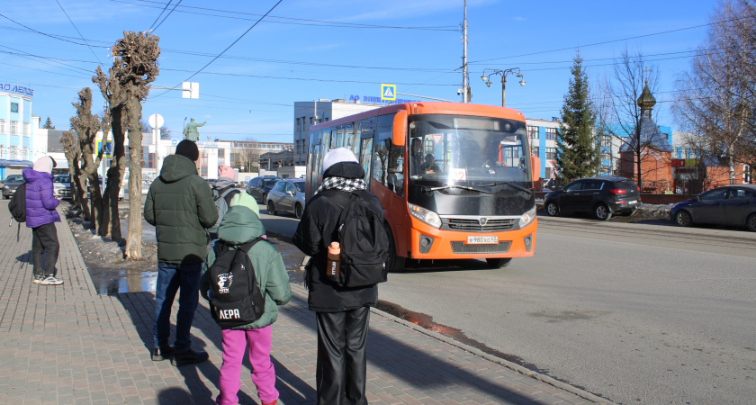 Остановился на автобусной остановке высадить или посадить пассажира: можно ли так делать без штрафа — рассказываю