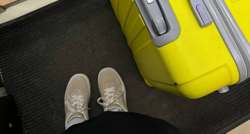 Неприятный запах из кроссовок — больше не проблема. Я узнала простой лайфхак, как вернуть свежесть обуви