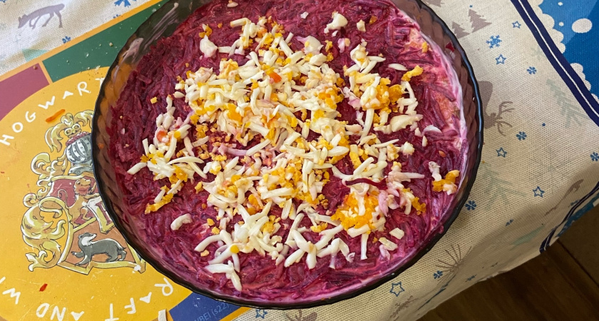 Раздобыла секреты идеальной селедки под шубой - теперь домашних за уши не оттащишь. Сметают со стола за 3 минуты