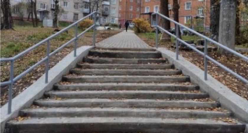 В Кирово-Чепецке отремонтировали лестницу и тротуар по проспекту Кирова