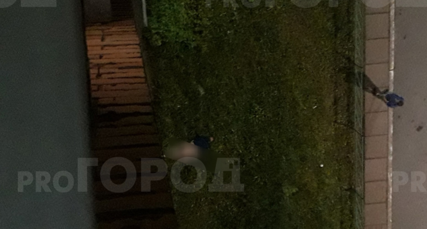 В Чепецке из окна девятиэтажки выпал мужчина