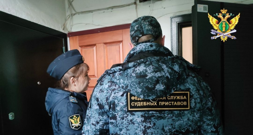 В Зуевке суд принудил молодую мать к работе из-за долгов перед двумя детьми