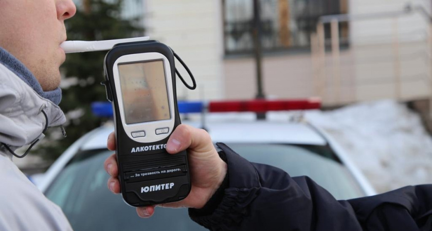 Инспектор ДПС просит дунуть в трубочку: что нужно обязательно знать, прежде чем согласиться – даже если вы трезвый