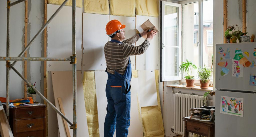 Можно ли утеплять дом изнутри? Строители дают однозначный ответ, о котором молчат продавцы материалов